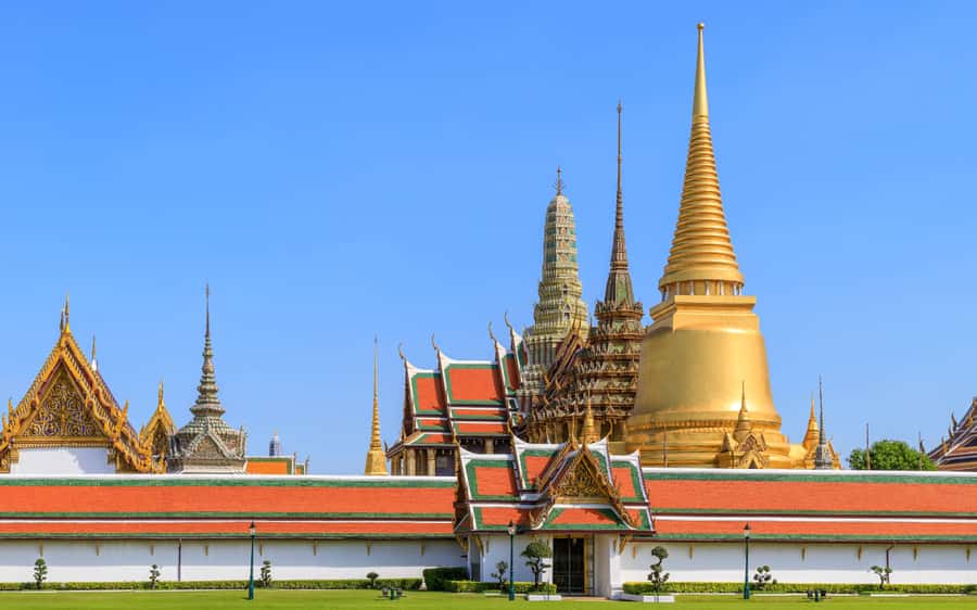 Bangkok: Grand Palace, Wat Pho, & Wat Arun Walking Tour - Crossing the Chao Phraya River