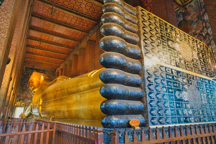 Bangkok: Grand Palace, Wat Pho with Mango Dessert Tastings - A tuk tuk ride through Bangkok’s civic center