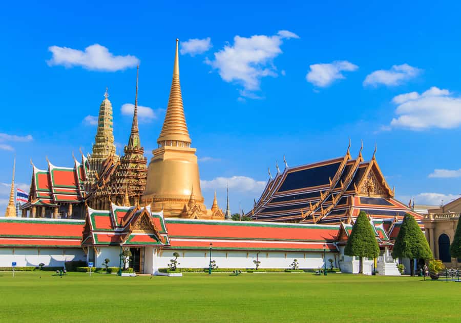 Bangkok: Grand Palace, Wat Pho with Mango Dessert Tastings - What the guide adds