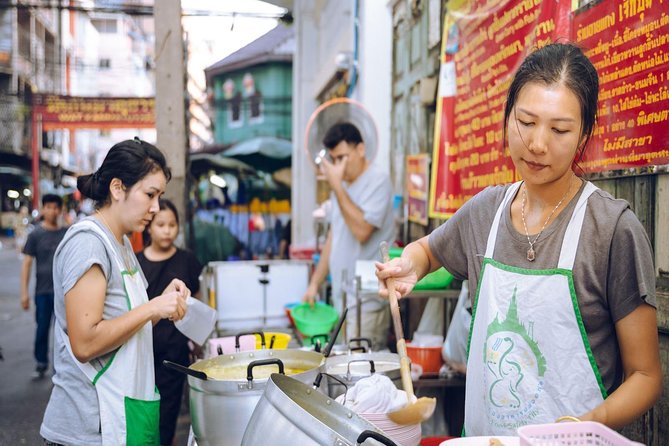 Bangkok Hidden Gems: Talad Noi, Chinatown & Street Food Tour - Street food with a local guide