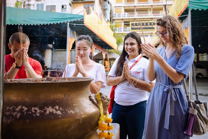 Bangkok Hidden Gems: Talad Noi, Chinatown & Street Food Tour - Hong Sieng Kong beside the Chao Phraya
