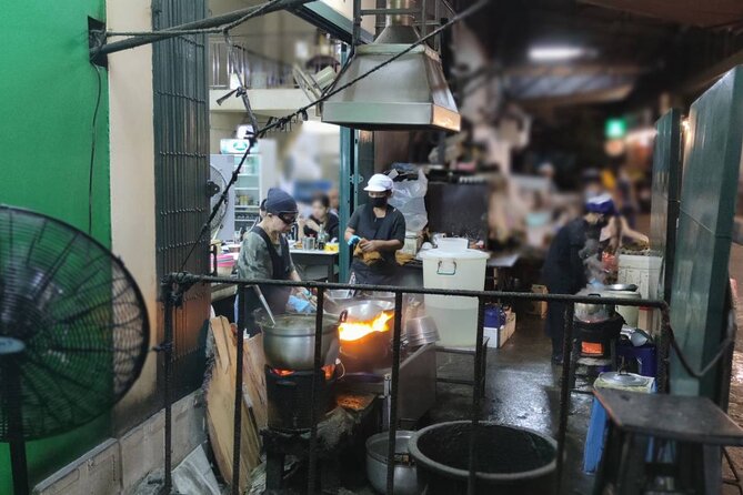 Bangkok: Michelin Guide Street Food Tour by Tuk Tuk - Rolled rice noodles and crab fried rice