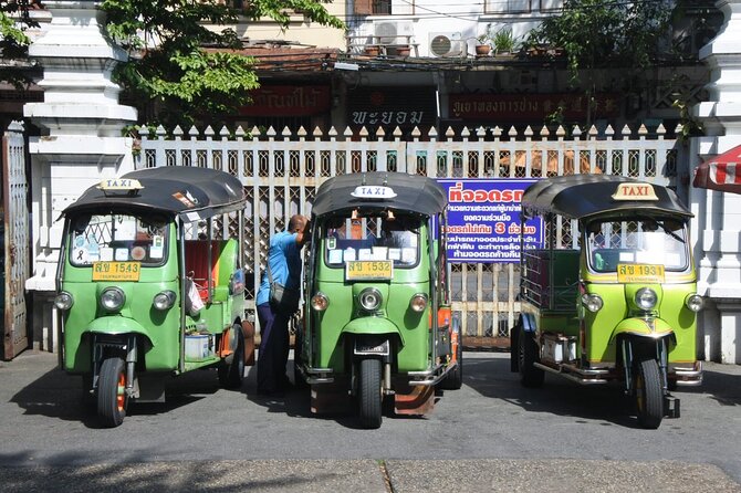 Bangkok: Michelin Guide Street Food Tour by Tuk Tuk - Starting at River City and heading into Chinatown