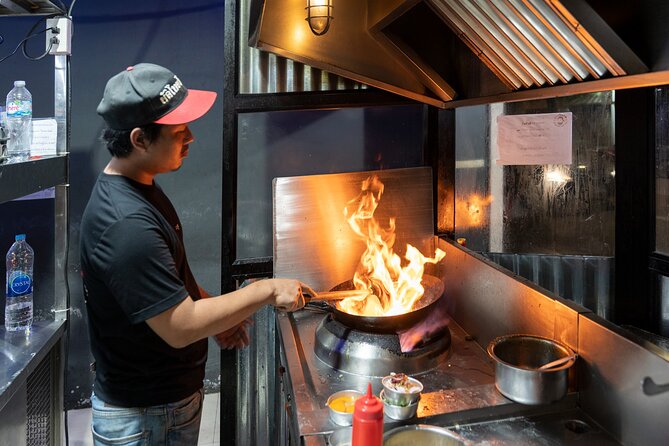 Bangkok: Michelin Street Eats by Tuk-Tuk Guided Food Tour - A Bangkok night that moves by tuk-tuk