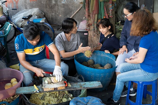 Bangkok: Michelin Street Eats by Tuk-Tuk Guided Food Tour - Pak Khlong Talat changes the pace