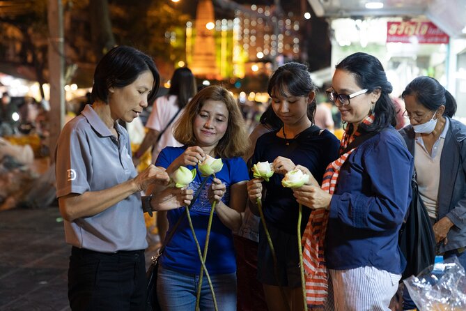 Bangkok: Michelin Street Eats by Tuk-Tuk Guided Food Tour - Who will enjoy this Bangkok evening?
