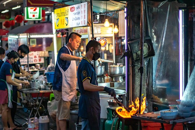 Bangkok Night Tour: Wat Arun, Wat Pho, Chinatown & Tuk Tuk Ride - Crossing the Chao Phraya to Wat Arun