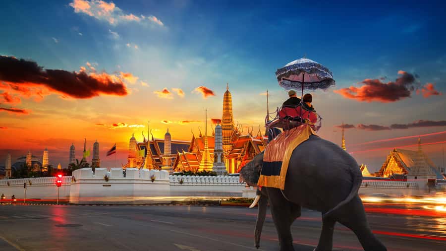 Bangkok:Private Guided Tour |Grand Palace, Wat Pho, Wat Arun - Grand Palace: Bangkok’s most formal stop