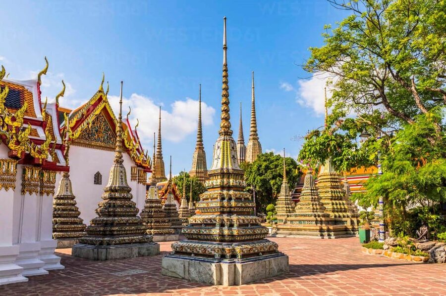 Bangkok: Private Temple City Grand Palace, Wat Pho, Wat Arun - The 15-minute ferry to Wat Arun