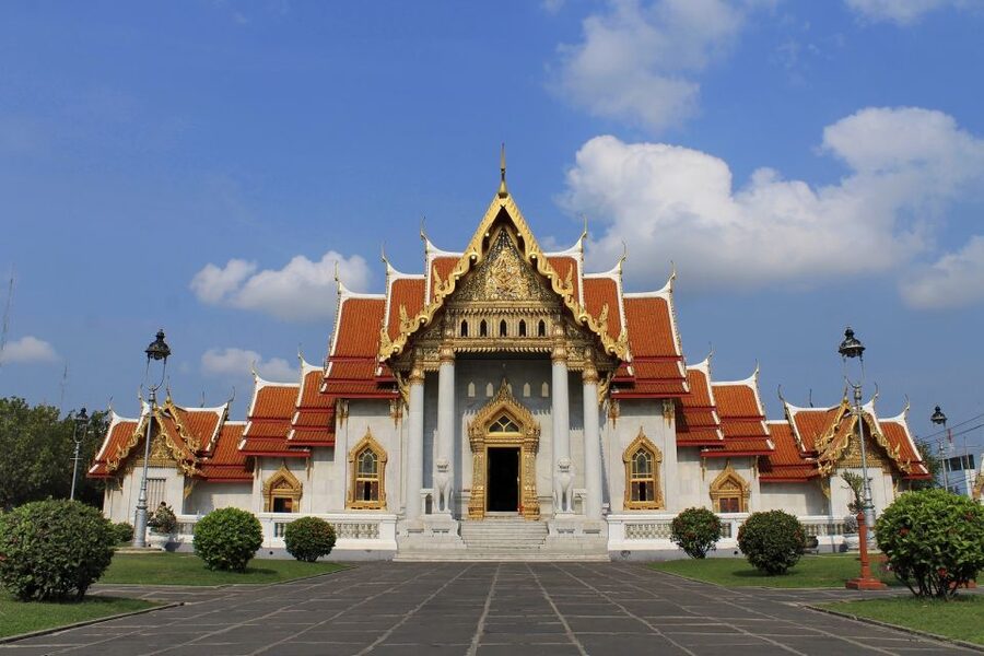 Bangkok: Private Thonburi Longtail Boat Tour & Wat Pho Visit - Wat Pho Brings the Day Indoors and Onto Foot