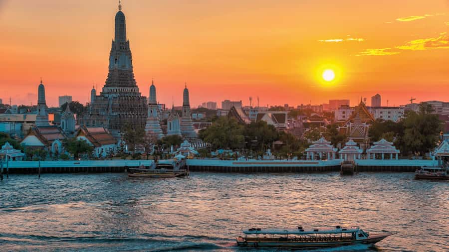 Bangkok: Private Tour Grand Palace, Wat Pho, and Wat Arun - Who will enjoy this outing most