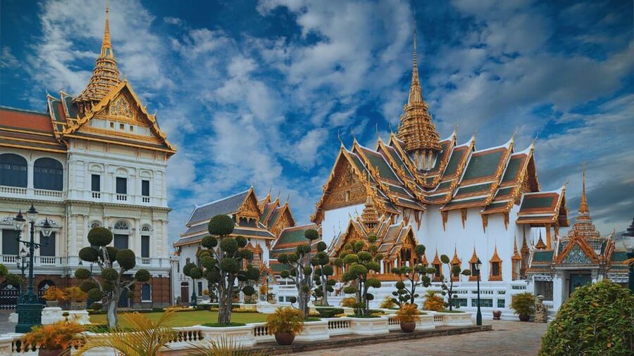 Bangkok: Private Tour Grand Palace, Wat Pho, and Wat Arun - Crossing the Chao Phraya by boat
