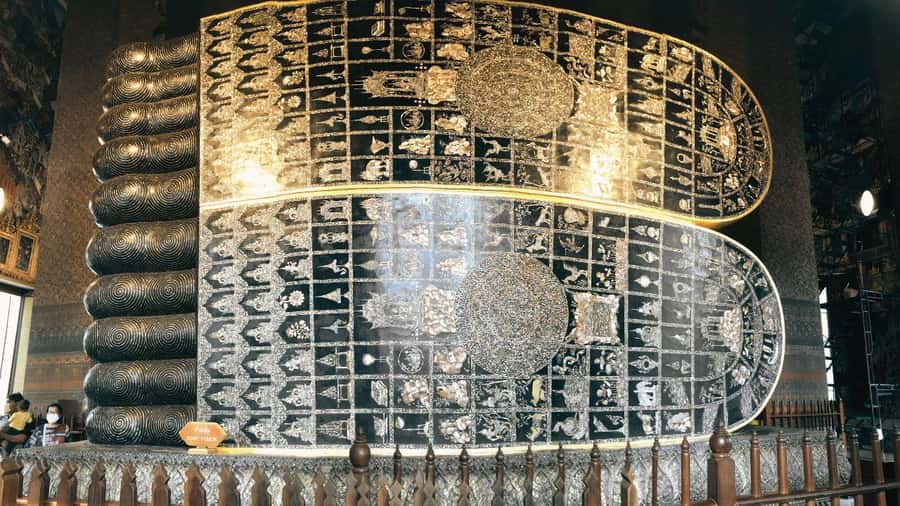 Bangkok: Private Tour Grand Palace, Wat Pho, and Wat Arun - Wat Arun and its porcelain-covered pagoda