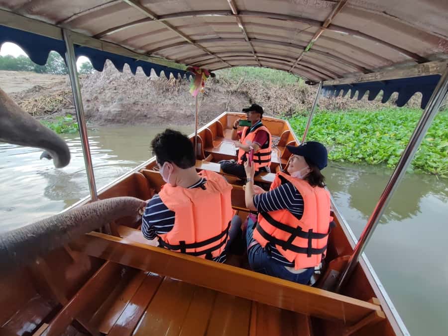 Bangkok: Private Trip to Ayutthaya Temples & Night Market - Why Ayutthaya Works as a Day Trip from Bangkok
