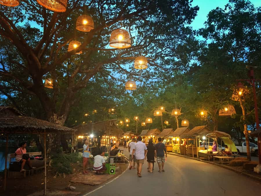 Bangkok: Private Trip to Ayutthaya Temples & Night Market - Who Should Book This Ayutthaya Tour?