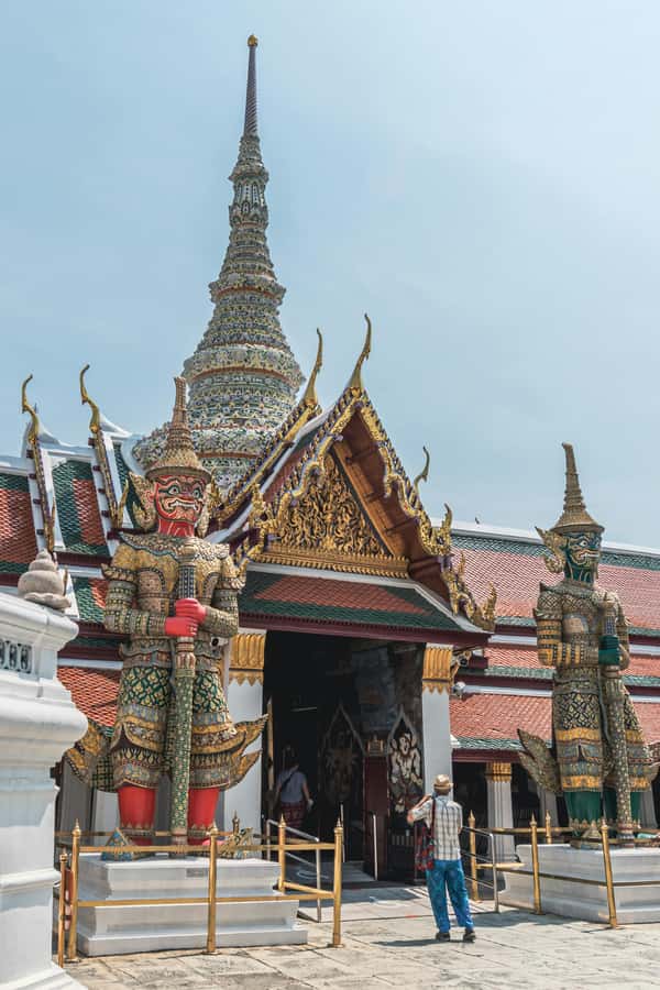 Bangkok: Private Wat Phra Kaew, Wat Pho & Wat Arun Tour - Bangkok’s royal quarter in four focused hours