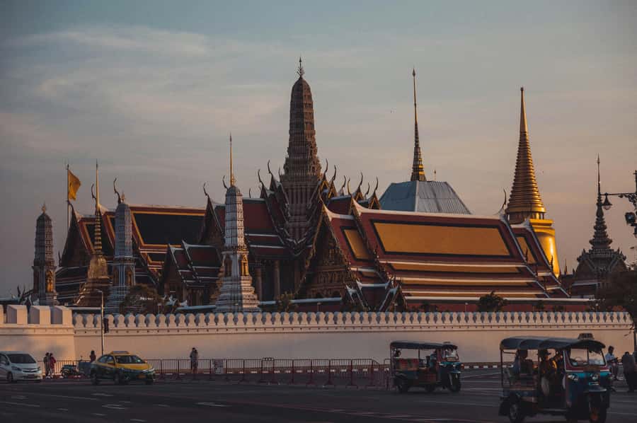 Bangkok: Private Wat Phra Kaew, Wat Pho & Wat Arun Tour - The 15-minute boat ride across the Chao Phraya