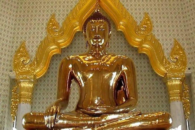 Bangkok’s Three Iconic Temples: Wat Traimit, Wat Pho & Wat Arun - Wat Traimit and the solid-gold Buddha