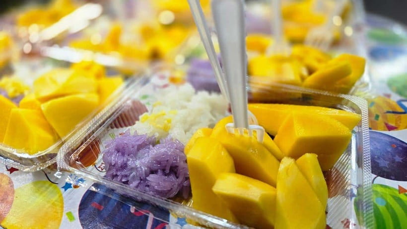 Bangkok: Street Food Tasting Tour at Night - Practical details for a smoother evening