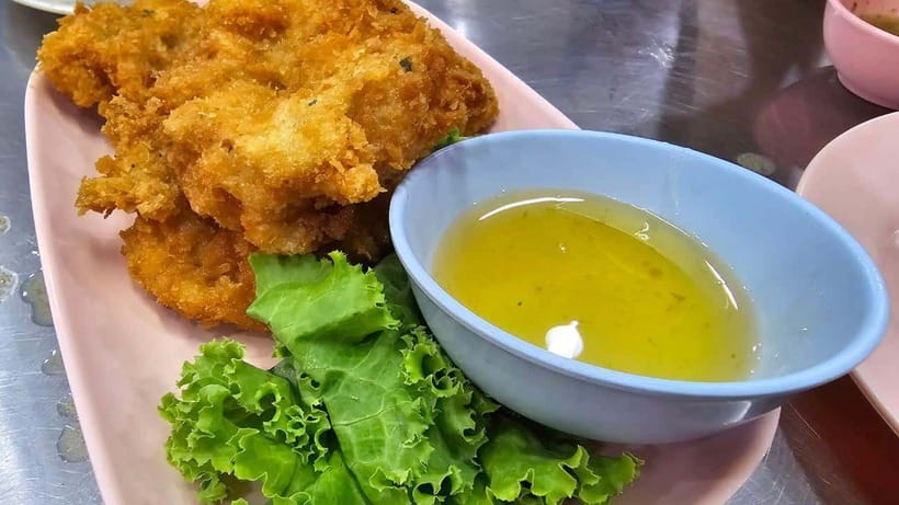 Bangkok: Street Food Tasting Tour at Night - What makes the Thai-Chinese menu useful for first-time visitors