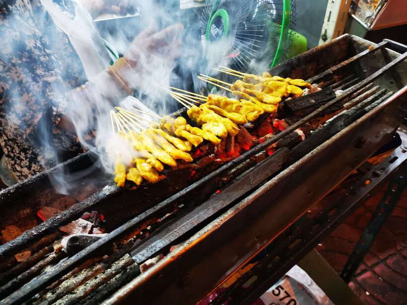 Bangkok: Street Food Tasting Tour at Night - Sophie and the value of having a guide