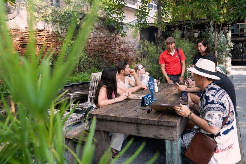 Bangkok: Talad Noi Hidden Gems & Street Food Adventure - Entering Chinatown, with realistic expectations