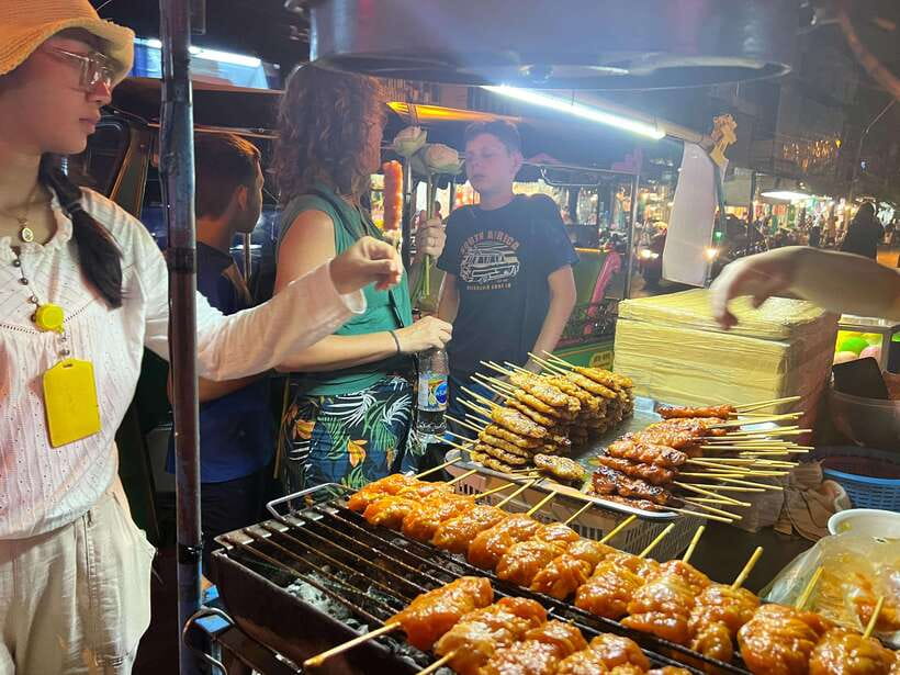 Bangkok Tuk-Tuk by Night with Chinatown Street Food Meal - Chinatown after sunset