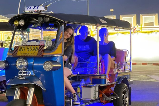 Bangkok Tuk-Tuk Tour by Night with Chinatown Street Food Meal - Wat Arun when the lights come on