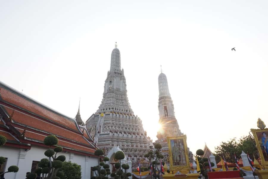 Bangkok: Wat Pho and Wat Arun Guided Walking Tour (2 Hours) - Thai massage at its traditional school