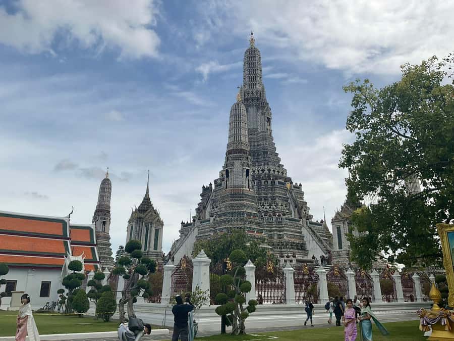 Bangkok: Wat Pho and Wat Arun Guided Walking Tour (2 Hours) - What $72 buys you