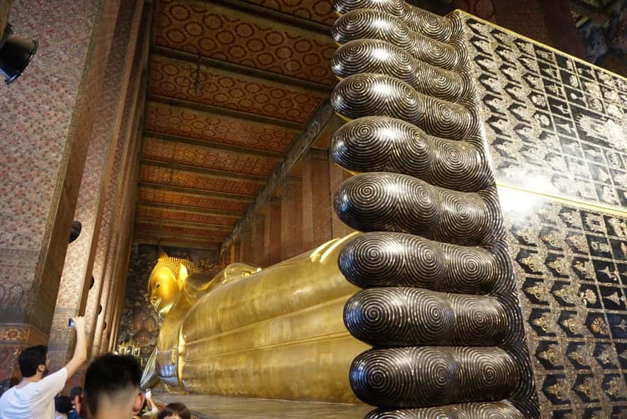 Bangkok: Wat Pho and Wat Arun Guided Walking Tour (2 Hours) - Meeting at Sanam Chai and starting on foot