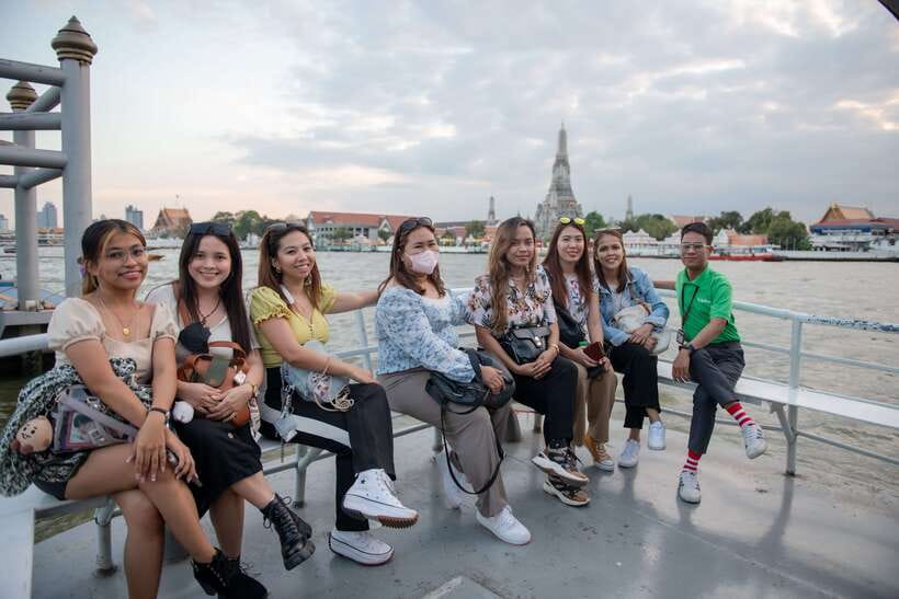 Bangkok: Wat Pho and Wat Arun Guided Walking Tour - Timing, walking, and the heat