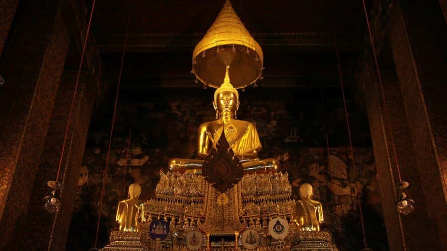 Bangkok: Wat Pho & Wat Arun Half-Day Private Walking Tour - Wat Pho and its giant reclining Buddha