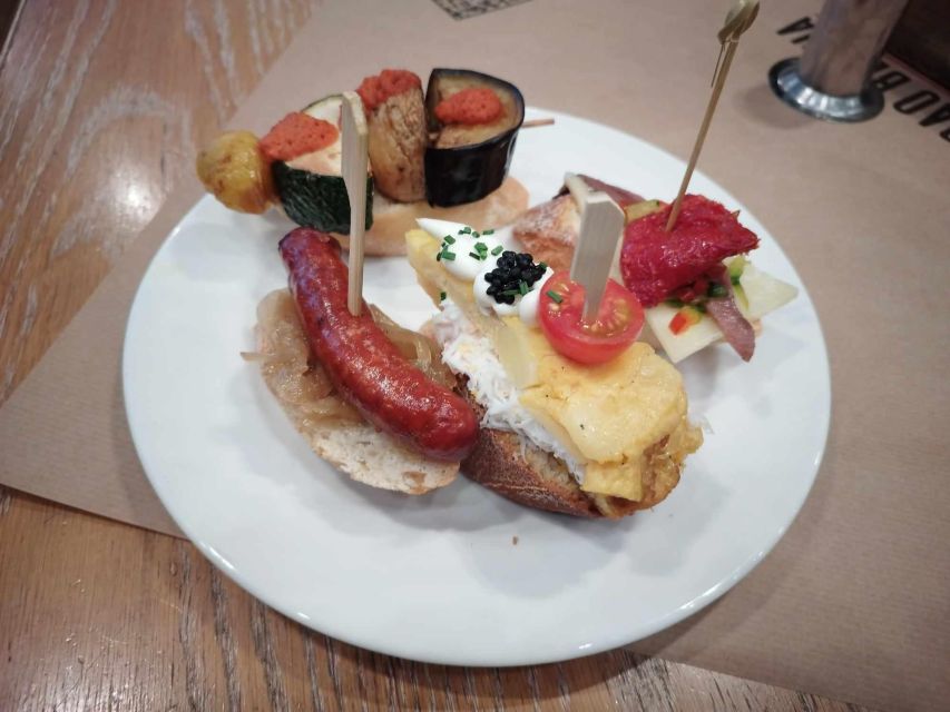 Barcelona: Boqueria Market & Barrio Gotico Street Food Tour - What the guide adds to the experience