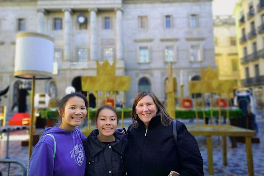 Barcelona: Churros, Hot Chocolate, and Games Family Tour - Ciutadella Park gives children room to be children