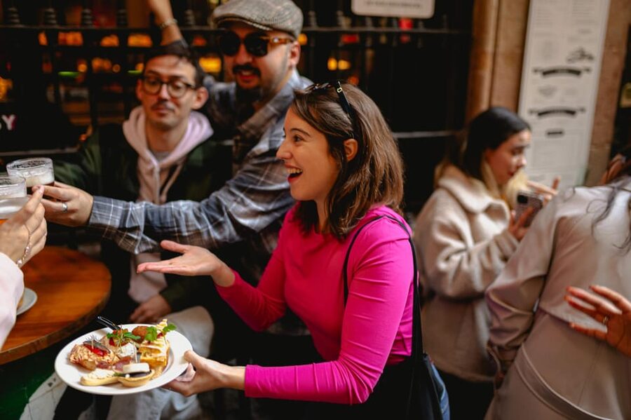 Barcelona: El Born Food Walking Tour with Tapas and Drinks - Why this Barcelona food tour works