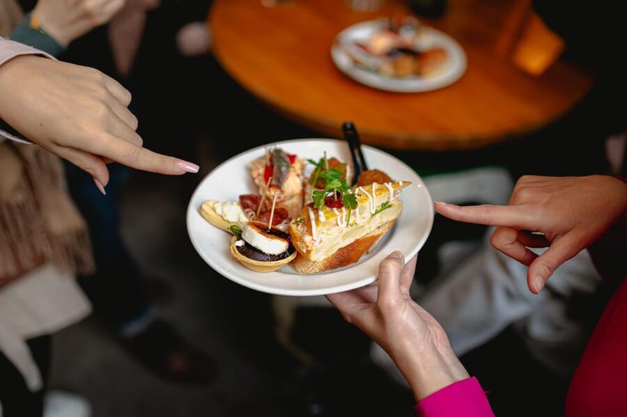 Barcelona: El Born Food Walking Tour with Tapas and Drinks - The drinks: vermouth, cava, and non-alcoholic choices