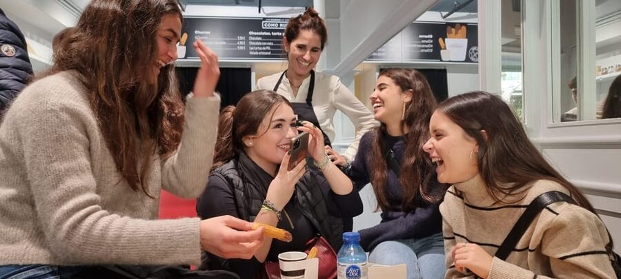 Barcelona: Experience the Best Churros with Hot Chocolate - What the 4.6 rating tells you