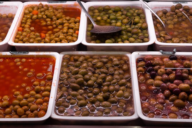 Barcelona Food Markets Private Tour with Tastings - Barcelona Cathedral: a cultural pause in the Gothic Quarter