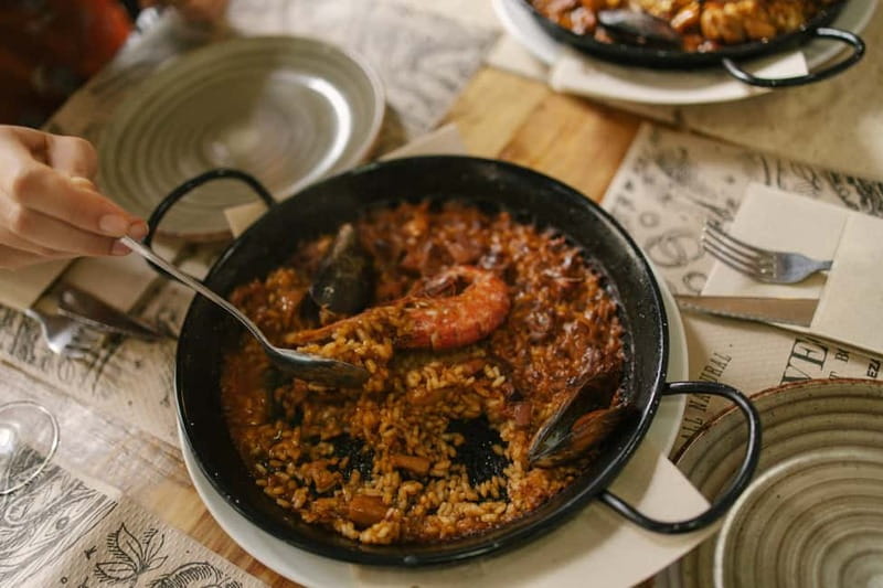 Barcelona: Food Walking Tour with Tapas and Wine - Why this tapas walk works so well in Barcelona