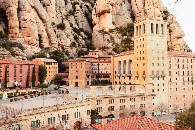 Barcelona : Gothic, Tapas, Churros & Vermouth - Els 4 Gats and the kissing wall
