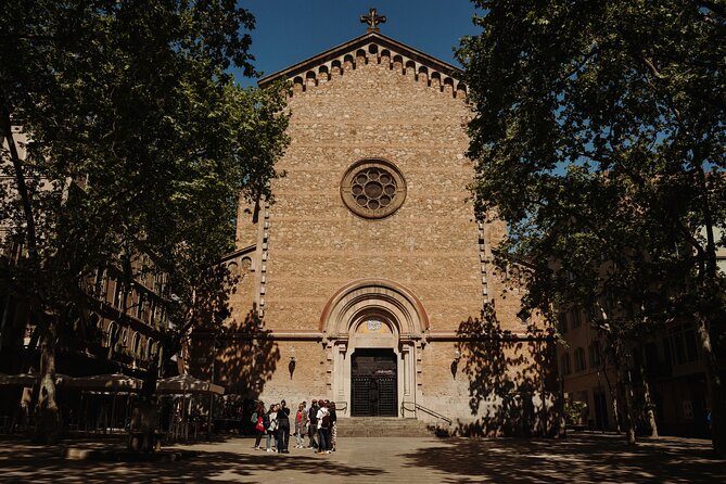 Barcelona Gracia Neighborhood Local Food & History Tour - Mercat de la Llibertat adds color and a cava stop