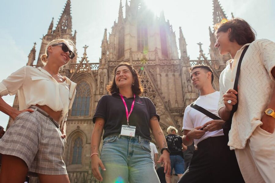 Barcelona: Small Group Gothic, Tapas & Churros Tour! - Starting at Plaça Catalunya with a small group
