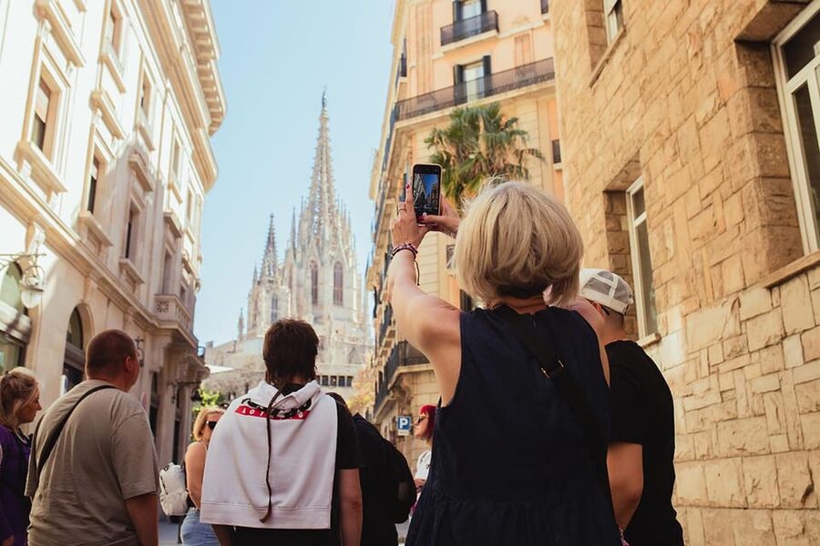 Barcelona: Small Group Gothic, Tapas & Churros Tour! - Who will enjoy this food and history walk