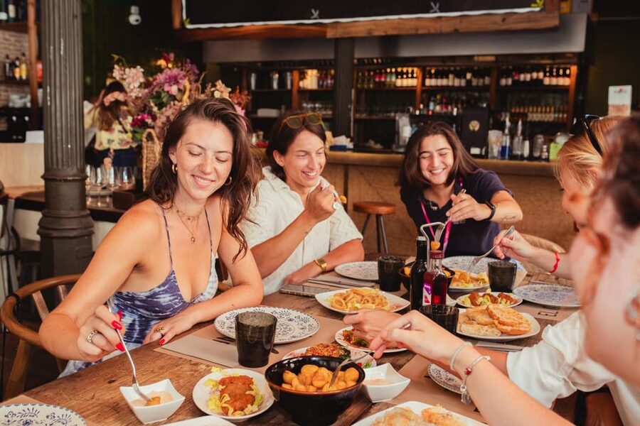 Barcelona: Small Group Gothic, Tapas & Churros Tour! - Els Quatre Gats and the city’s artistic past