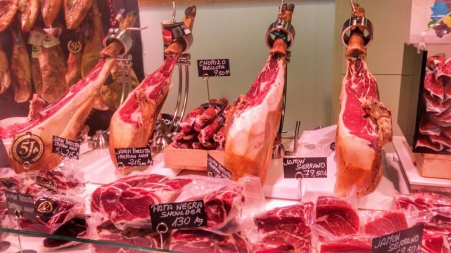 Barcelona: Street Food & Sightseeing Tour with Local Market - Who should book this food walk?
