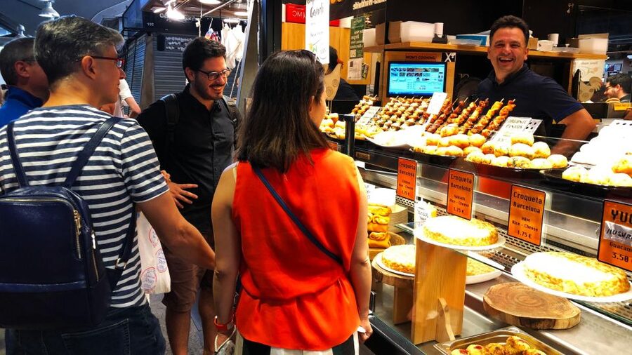 Barcelona: Street Food & Sightseeing Tour with Local Market - Patatas bravas and the appeal of simple food