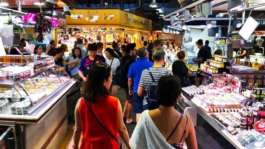 Barcelona: Street Food & Sightseeing Tour with Local Market - La Boqueria, where the tour finds its rhythm