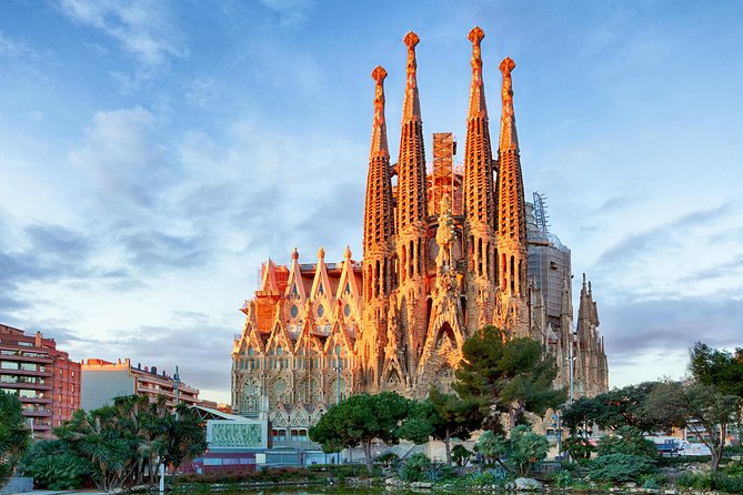 Barcelona Tapas Tour with a Local Foodie: Personalized & Private - El Born: small bars, local customs, and street-level history