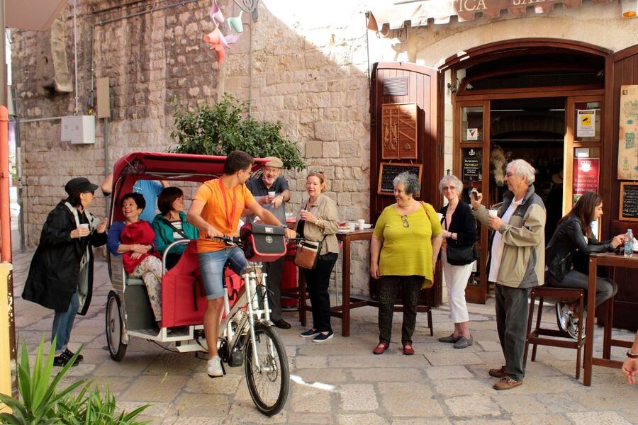 Bari: Rickshaw Street Food Tour - The first bite: focaccia barese at a panificio